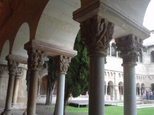 Capiteles Clautro Sant Cugat 036